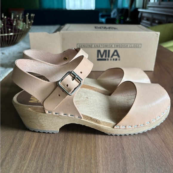 Clogs - Picture 2 of 8